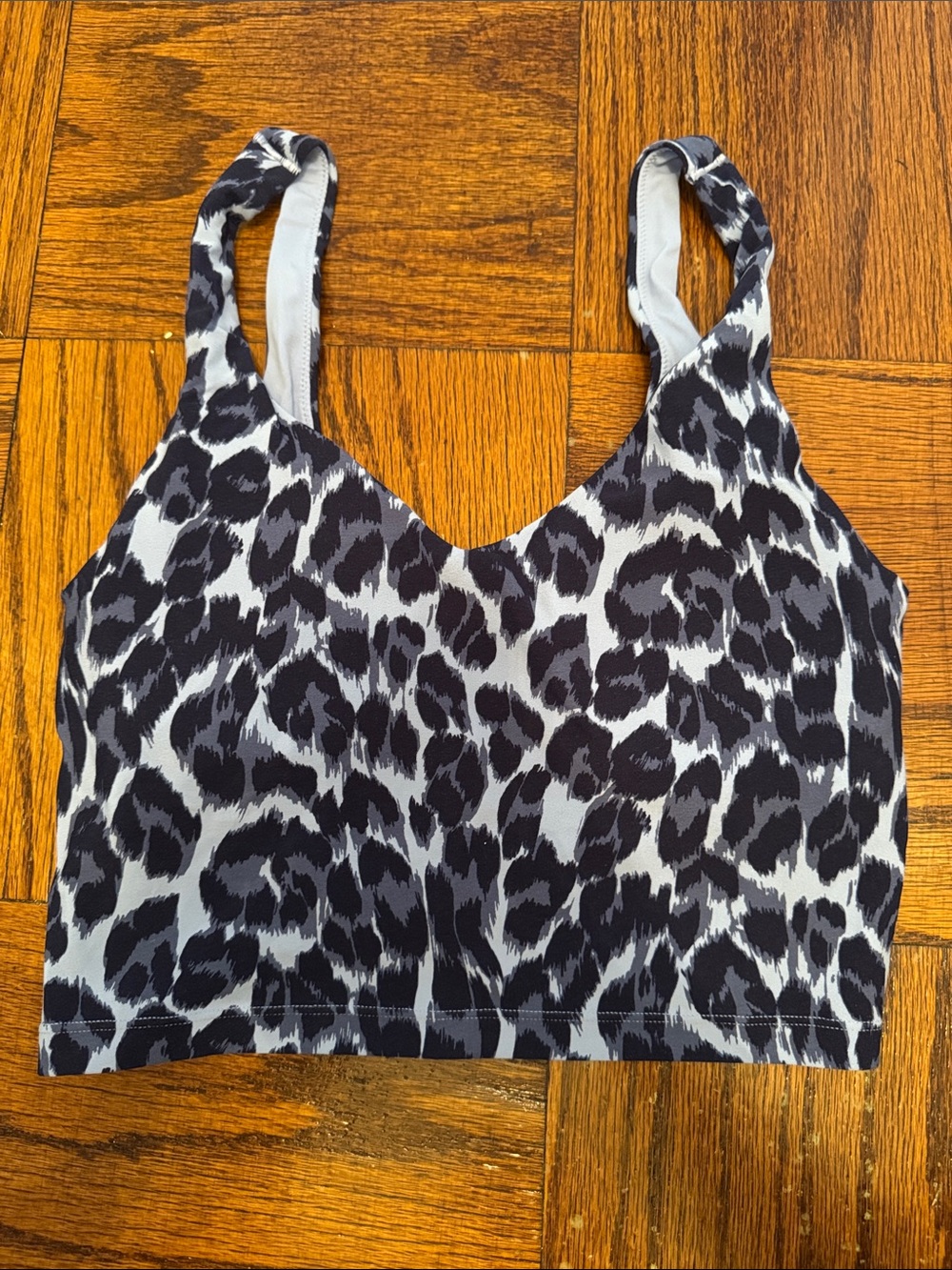 Leopard Print Scoop Neck Athletic Crop Top - Black & White - Picture 2 of 4